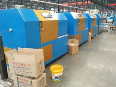 Высокоскоростная горизонтальная машина для обмотки многослойной лентой